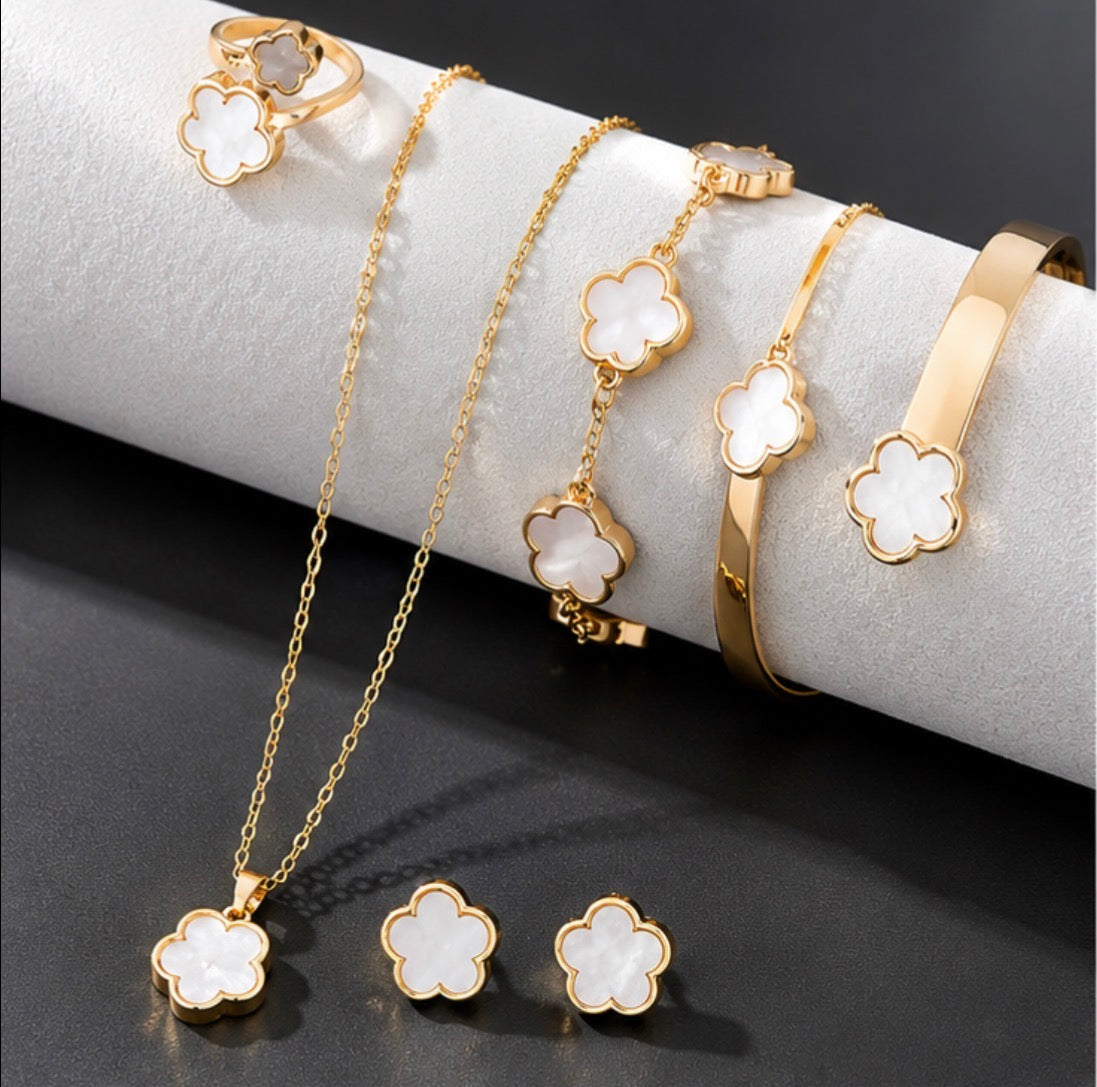 Romantic anniversary necklace